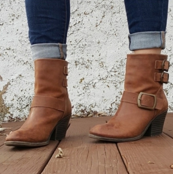 NEW Lucky Brand Tommie Boots Triple Buckles Distressed Leather Ankle Booties - Picture 1 of 14